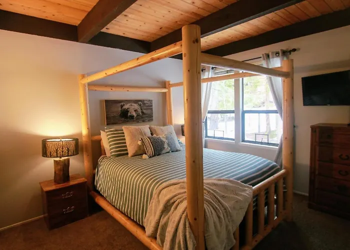 Woodsy Retreat Near Northstar & Lake